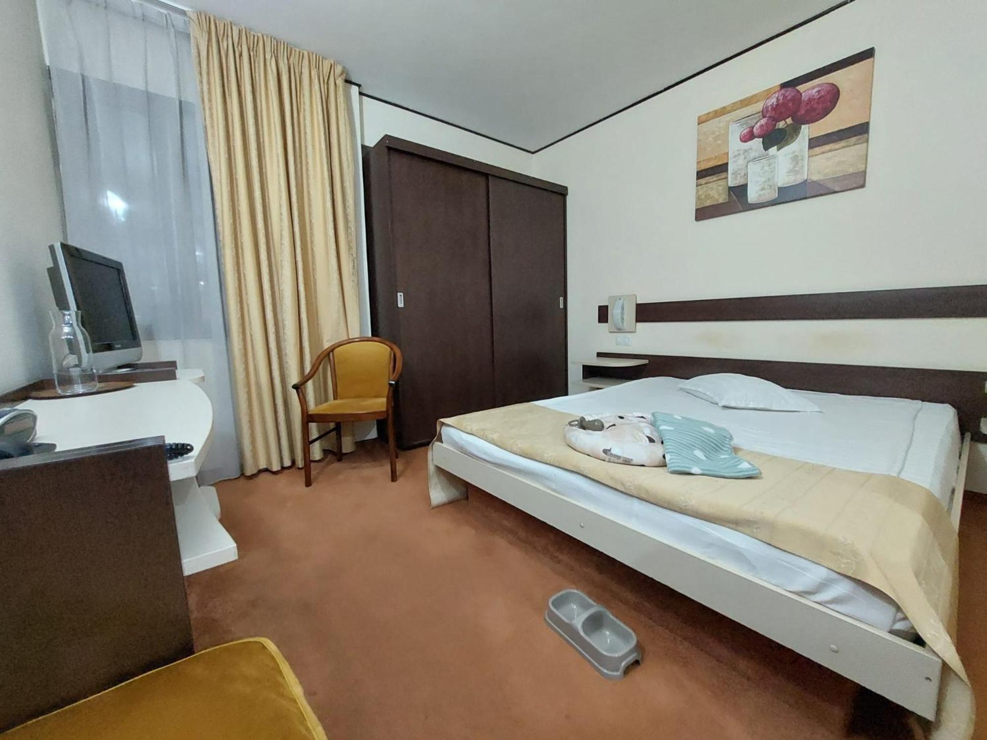 Hotel Rapsodia City Center Botoşani Exterior foto
